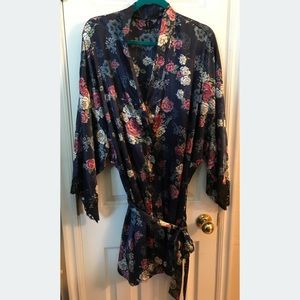 Outlander satin and lace robe size 4